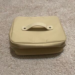 beis the hanging cosmetic case
